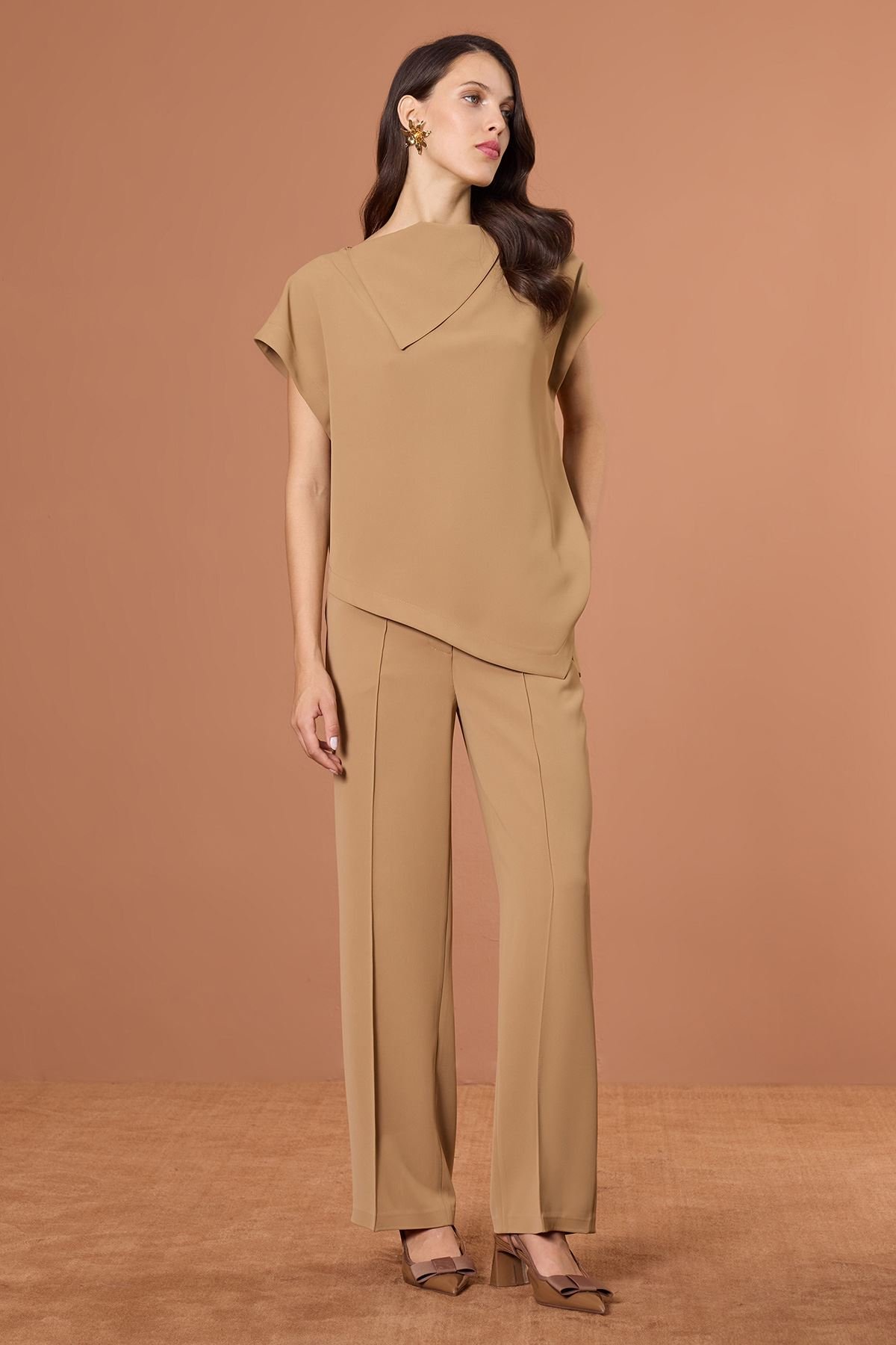 0012198_asimetrik-dokumlu-bluz-camel