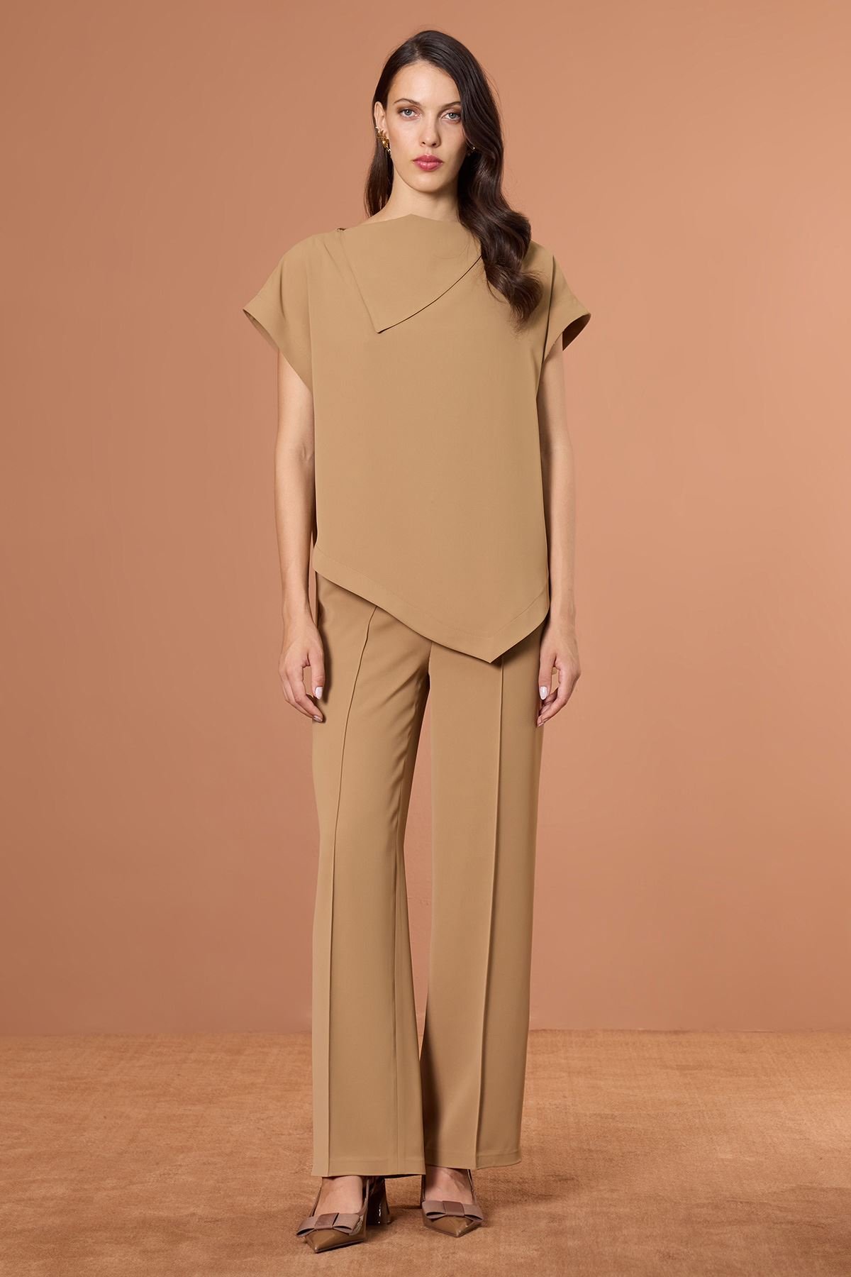 0012241_asimetrik-dokumlu-bluz-camel