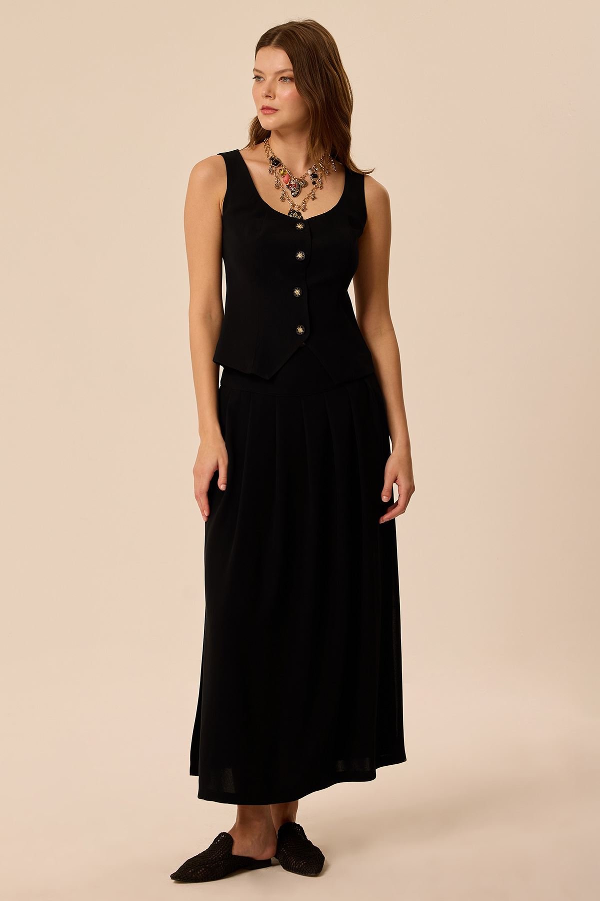 0013098_kare-yaka-yelek-siyah